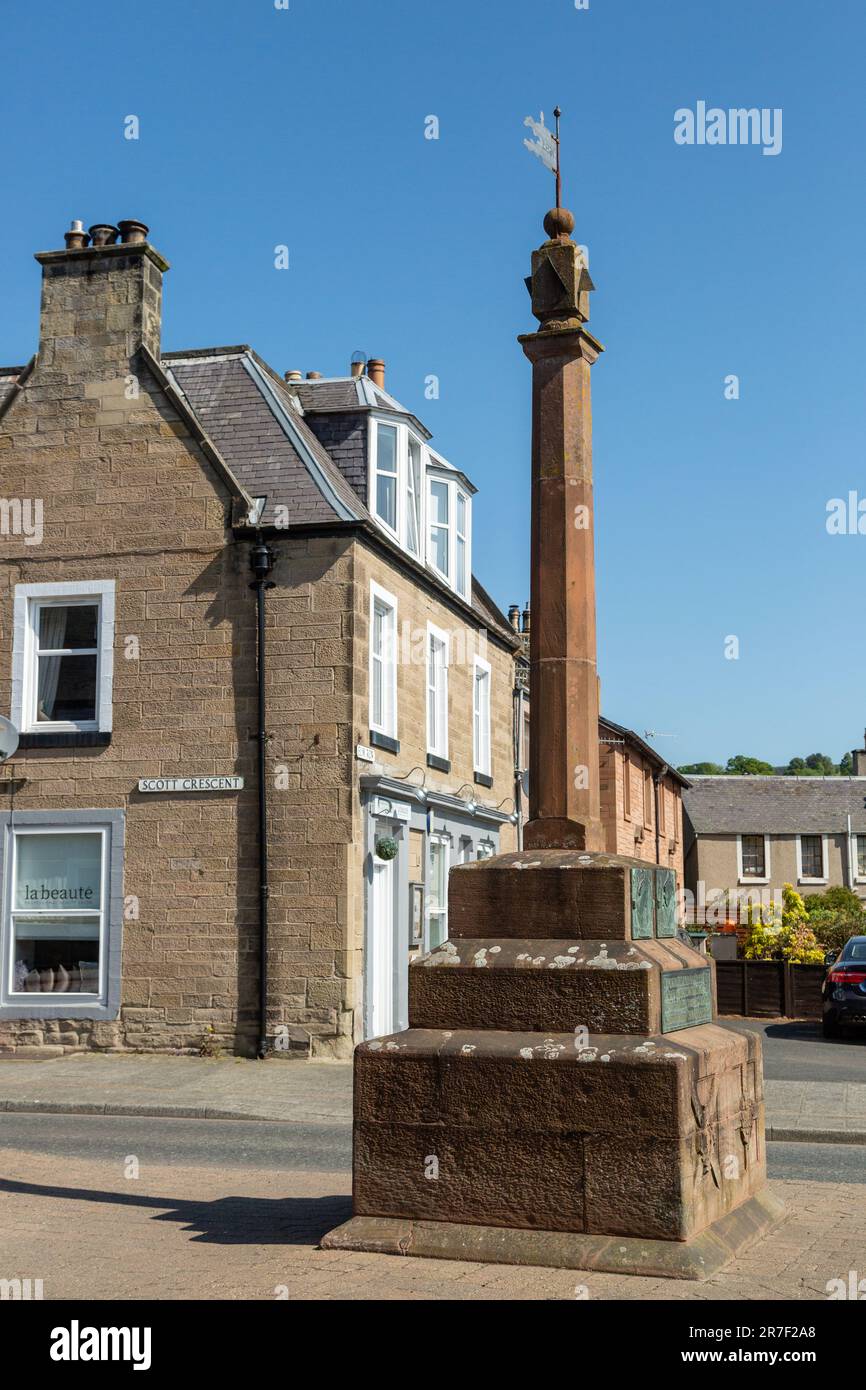 Das Mercat Cross, der schottische Name für „Market Cross“, war das traditionelle Symbol für den Handelsstatus eines schottischen Dorfes oder einer schottischen Stadt. Stockfoto