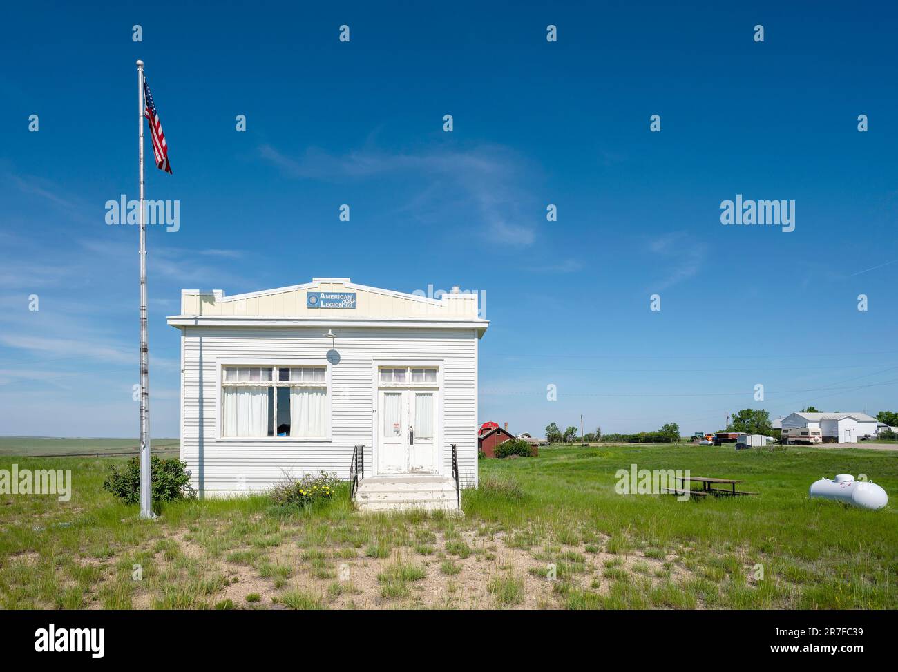 Galata, Montana, USA – 7. Juni 2023: Außenansicht des hölzernen American Legion Building Stockfoto