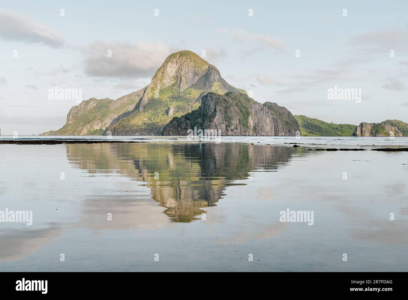 Blick auf die Insel Cadlao von EL Nido Bay Stockfoto