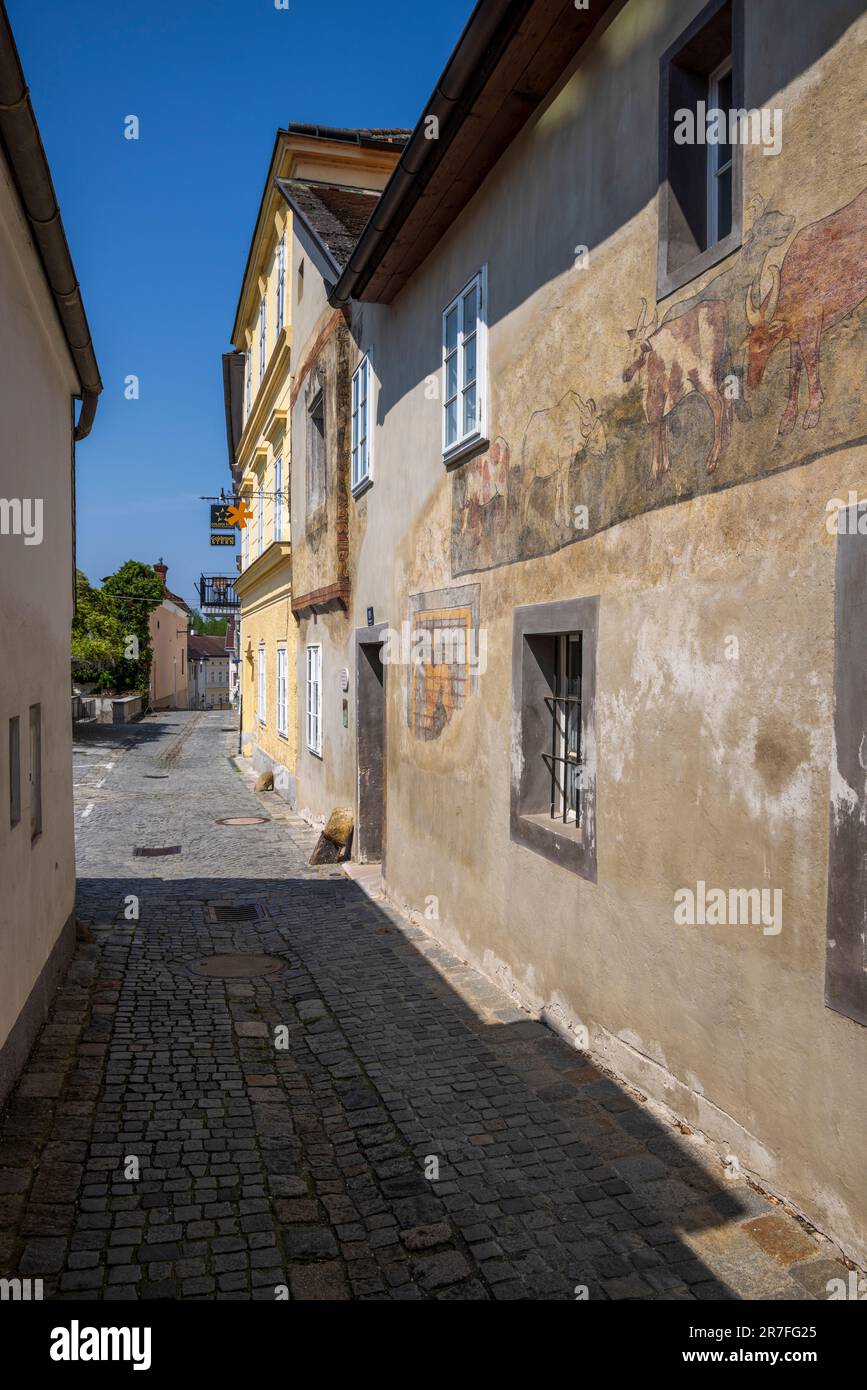 Historische Fresken in den engen Gassen von Melk, Österreich Stockfoto