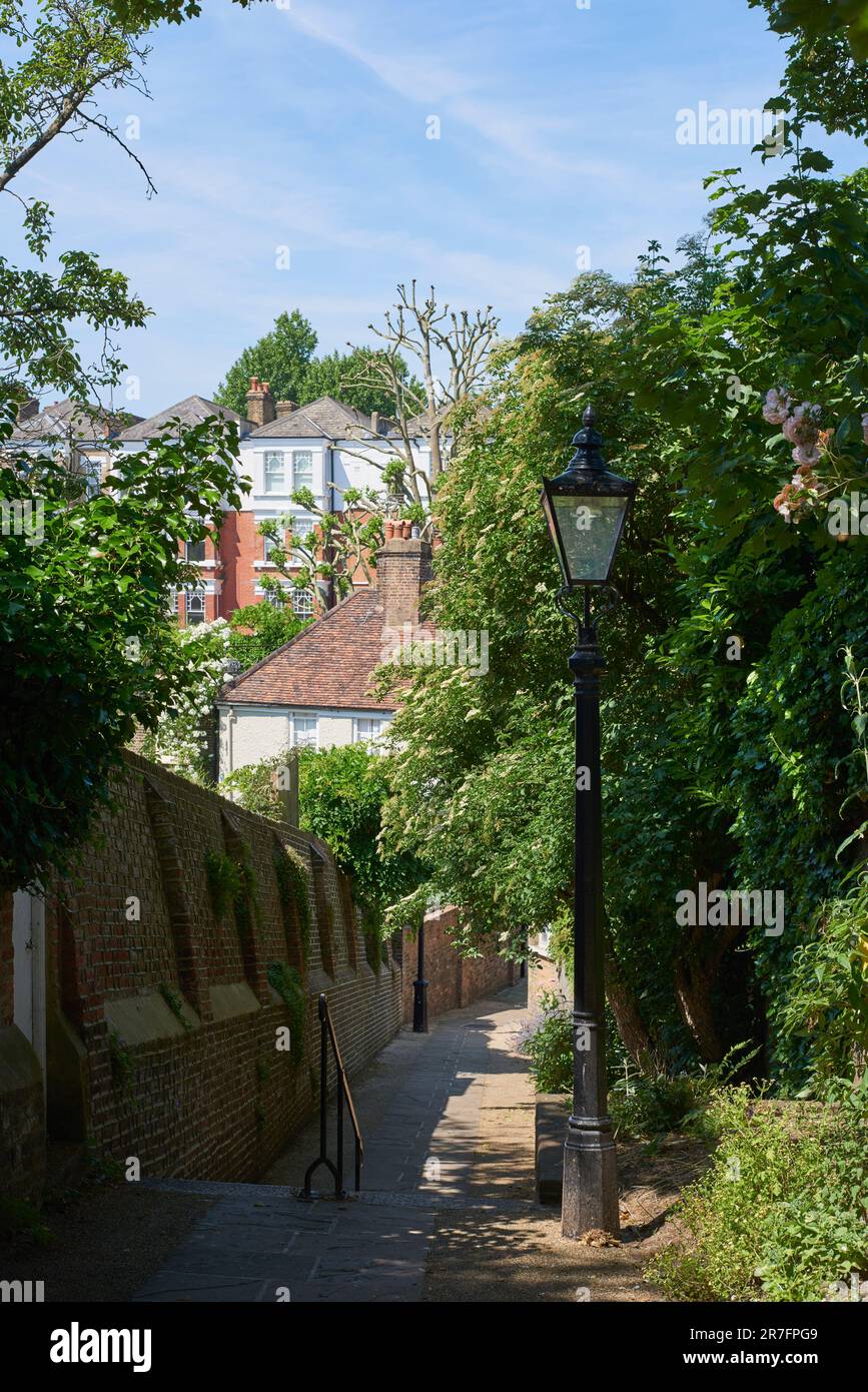 Mount Vernon in Hampstead Village, North London, Großbritannien, im Sommer Stockfoto