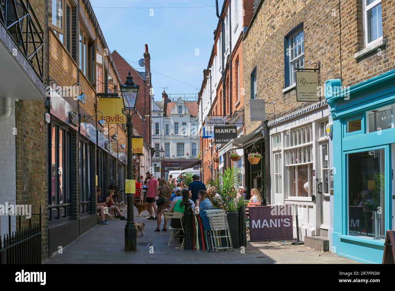 Perrins Court, Hampstead Village, London UK, mit Geschäften und Cafés Stockfoto