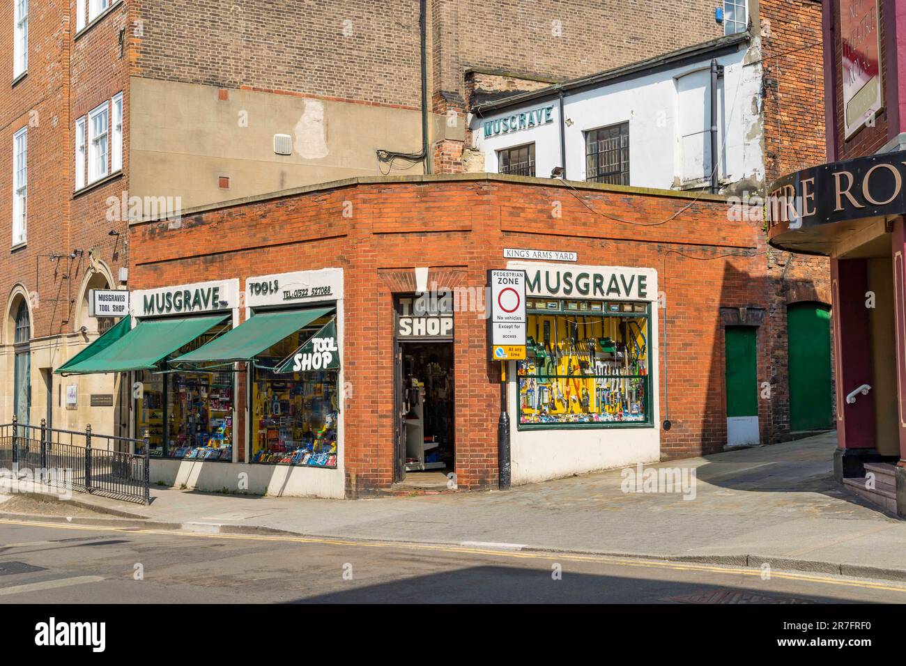 Musgrave Tool Shop Corner Clasketgate und Kings Arms Yard, Lincoln City, Lincolnshire, England, Großbritannien Stockfoto