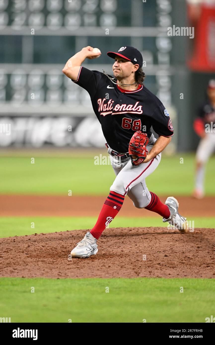 Der Relief Pitcher Thaddeus ward (68) schlägt im unteren Teil des 8. Inning während des MLB-Spiels zwischen den Washington Nationals an Stockfoto