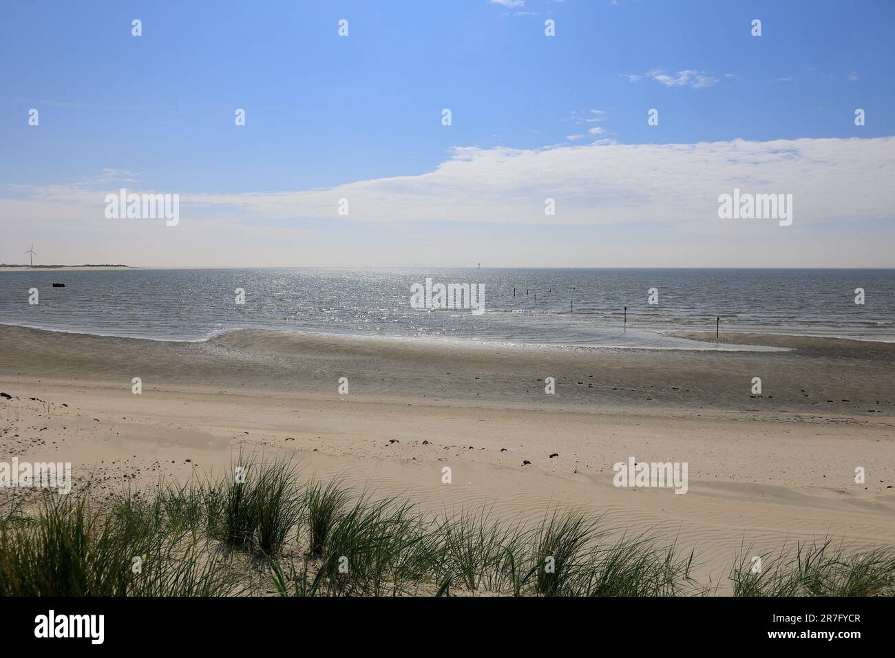 Blick über den Strand von Borkum bis zur Nordsee Stockfoto