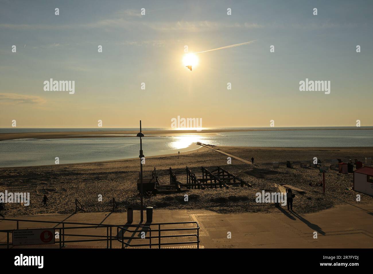 Sonnenuntergang auf der Nordsee vor der Insel Borkum Stockfoto