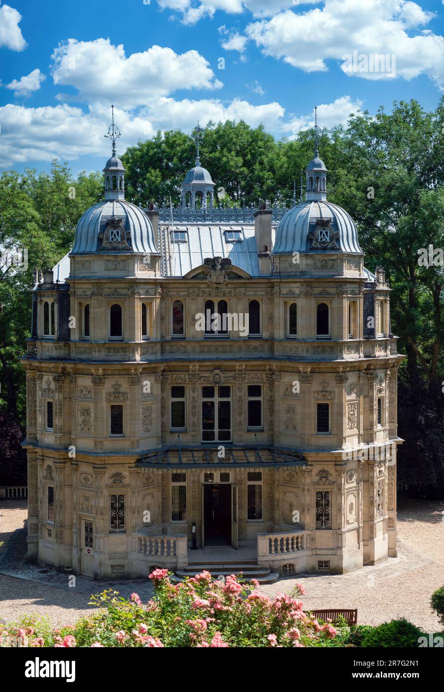 Außenansicht des Chateau de Monte-Cristo, ehemaliger Wohnsitz von Alexander Dumas Stockfoto