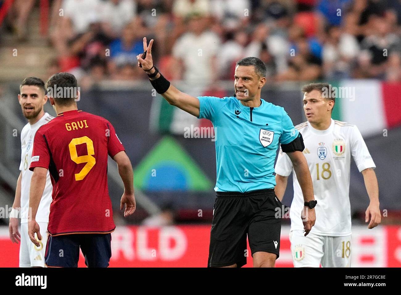 Referee Slavko Vincic during the Nations League semifinal soccer match between the Spain and Italy at De Grolsch Veste stadium in Enschede, eastern Netherlands, Thursday, June 15, 2023. (AP Photo/Martin Meissner) Stockfoto