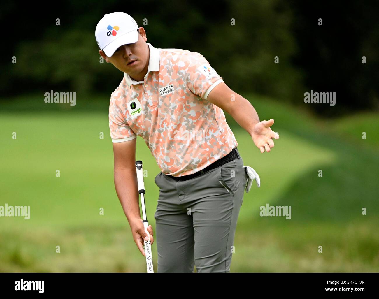 Los Angeles, Usa. 15. Juni 2023. SI Woo Kim aus der Republik Korea reagiert auf einen verpassten Putt auf dem 17. Green während der ersten Runde der 2023 USA Geöffnet im Los Angeles Country Club in Los Angeles am Donnerstag, den 15. Juni 2023. Foto: Alex Gallardo/UPI Credit: UPI/Alamy Live News Stockfoto