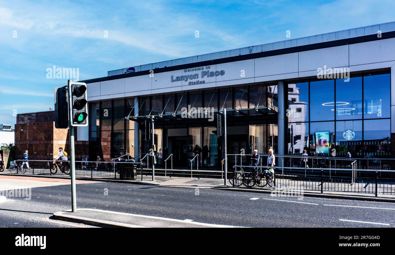 Bahnhof Belfast Lanyon Place, der die Stadt Belfast in Nordirland bedient. Gelegen an der Bridge Street in der Laganside Gegend im Zentrum von Belfas Stockfoto