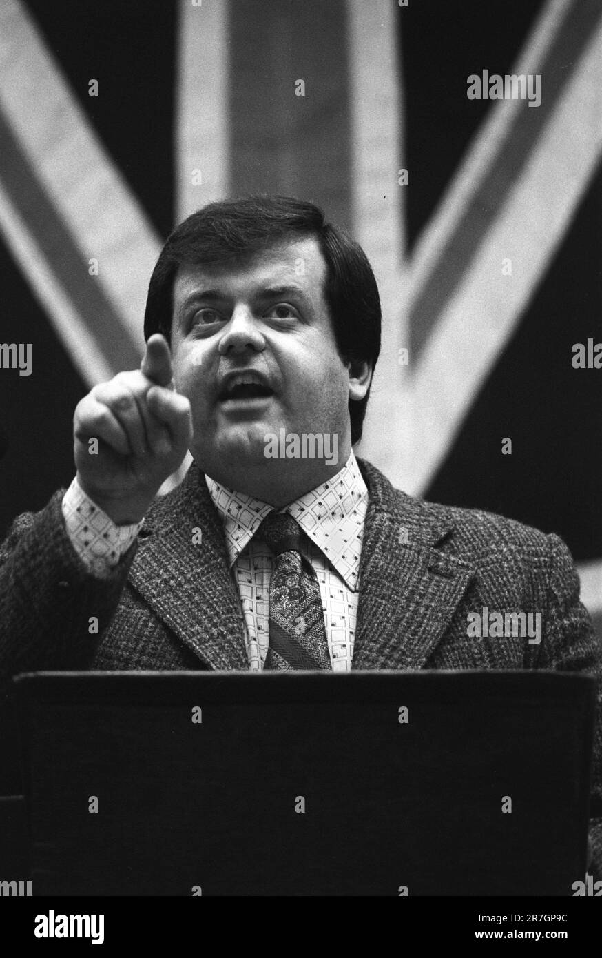 Martin Webster von der Front National bei einem Treffen nach märz durch Birmingham Vorort Walsall North während einer lokalen Nachwahl. Walsall, Birmingham, England, ca. 1976. 1970S GB HOMER SYKES Stockfoto