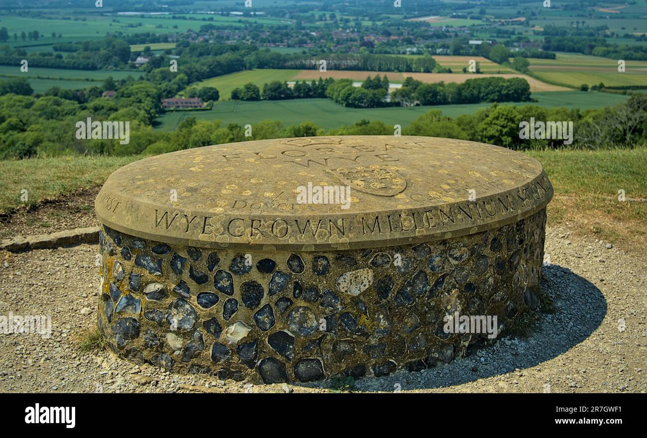 Wye Memorial Crown Mit Blick Auf Wye Village Stockfoto