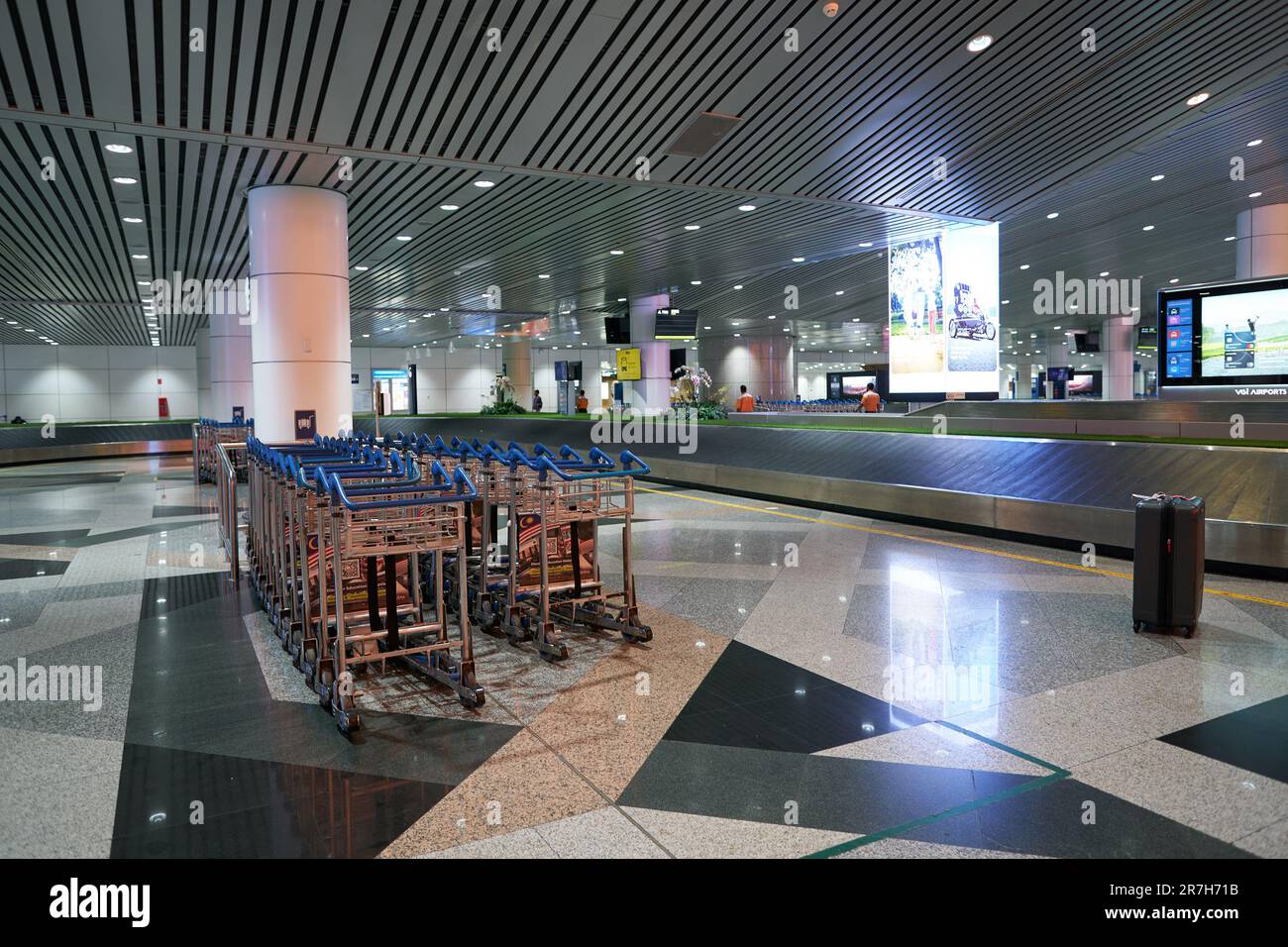 KUALA LUMPUR, MALAYSIA - CA. MÄRZ 2023: Gepäckausgabe im Kuala Lumpur International Airport. Stockfoto