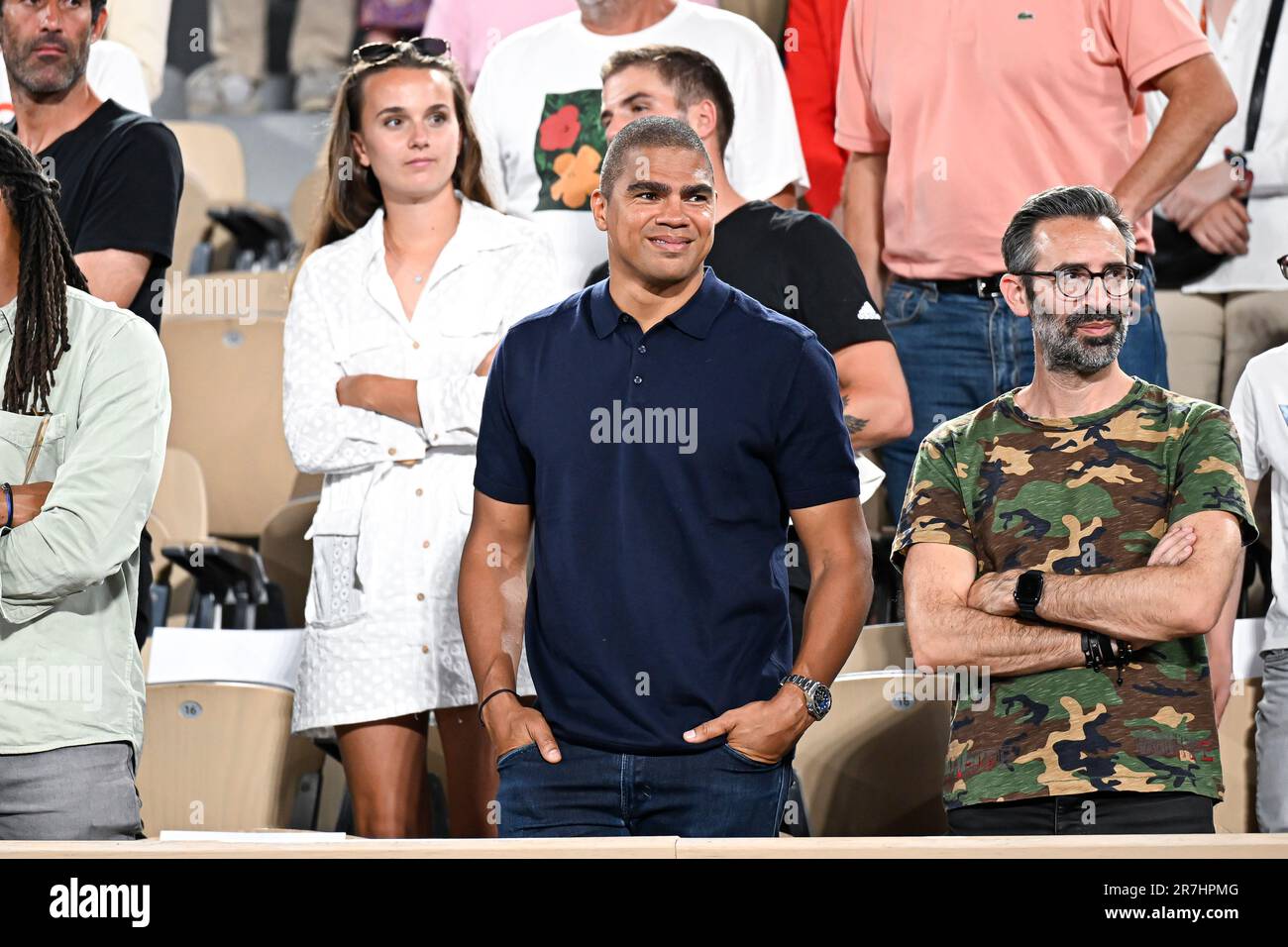 Paris, Frankreich. 15. Juni 2023. Daniel Narcisse und Clara Burel während des Basketballspiels der Betclic-Elite (Finale) zwischen AS Monaco (ASM) und Metropolitans 92 (Mets oder Boulogne-Levallois) am 15. Juni 2023 in Roland Garros in Paris, Frankreich. Kredit: Victor Joly/Alamy Live News Stockfoto