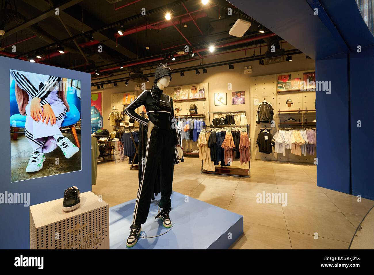 adidas store canal walk