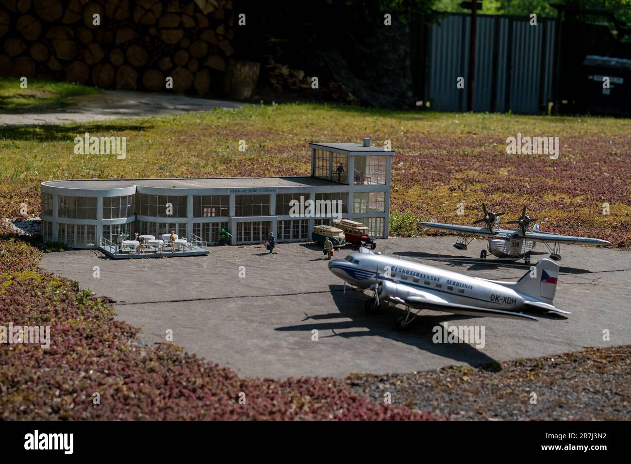 Marianske Lazne, Tschechische Republik - 29. Mai 2023: Boheminium Miniature Park - Miniatur des Flughafens in Marianske Lazne Stockfoto