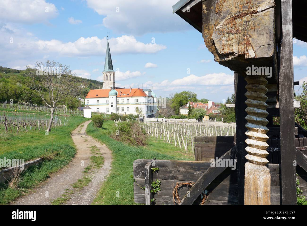 Alte Weinpresse im Weinberg, schloss gumpoldskirchen Stockfoto