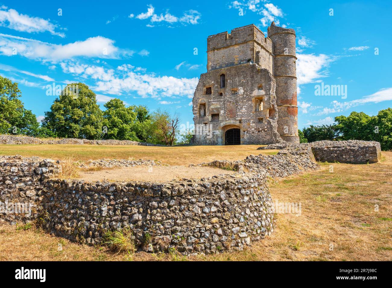 Blick auf den verbleibenden Bergfund der Ruinen von Donnington Castle in Newbury. In Den Vereinigten Königreich Stockfoto