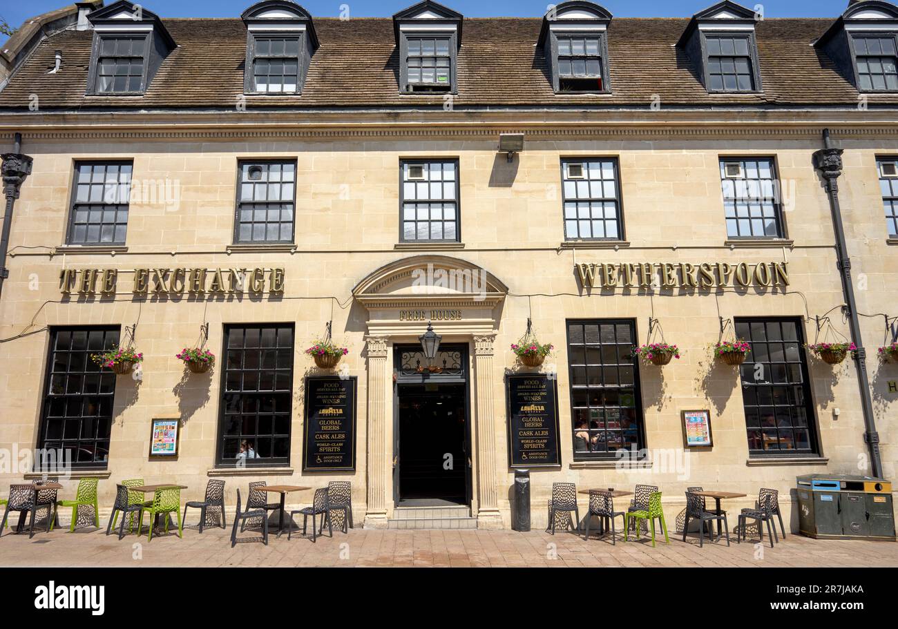 Wetherspoon Public House vor der High Street Banbury Oxfordshire England. UK Pubs, Wetherspoons Stockfoto