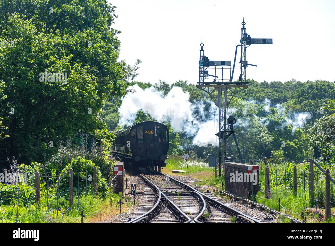 Abfahrt der Dampfeisenbahn, Isle of Wight Steam Railway (Havenstreet Station), Havenstreet, Isle of Wight, England, Großbritannien Stockfoto