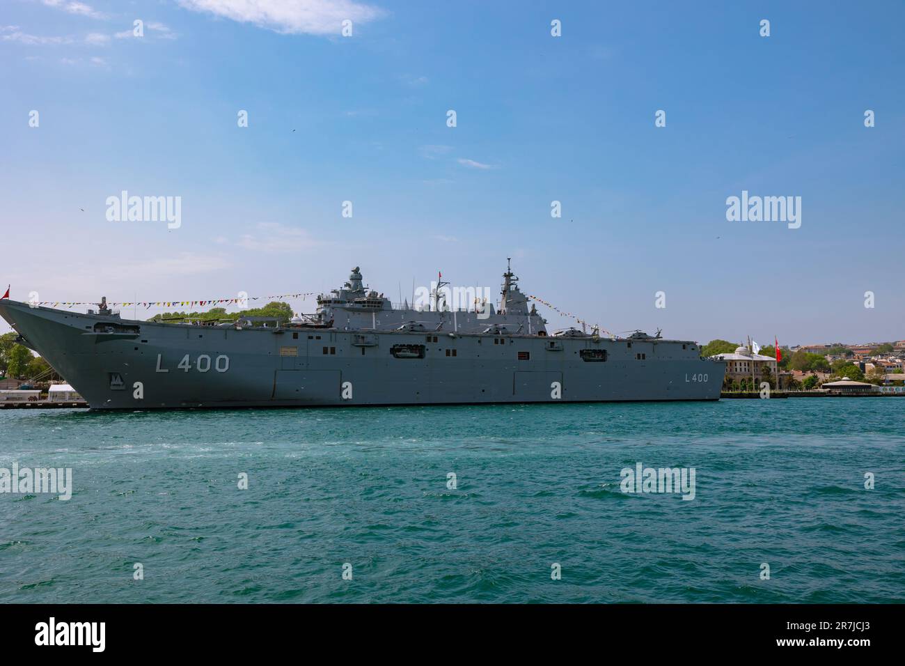 TCG Anadolu oder L-400 Schiff der türkischen Marine. Istanbul Turkiye - 5.23.2023 Stockfoto