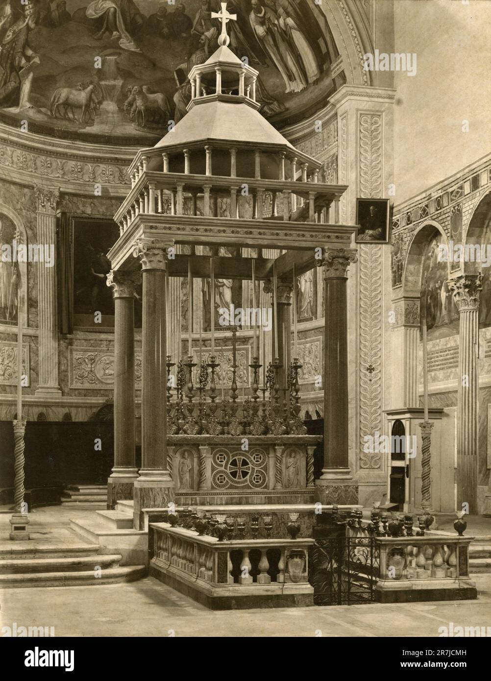 Hauptaltar von St. Sabina Kirche, vom italienischen Künstler E. Poscetti, Rom, Italien 1900er Stockfoto