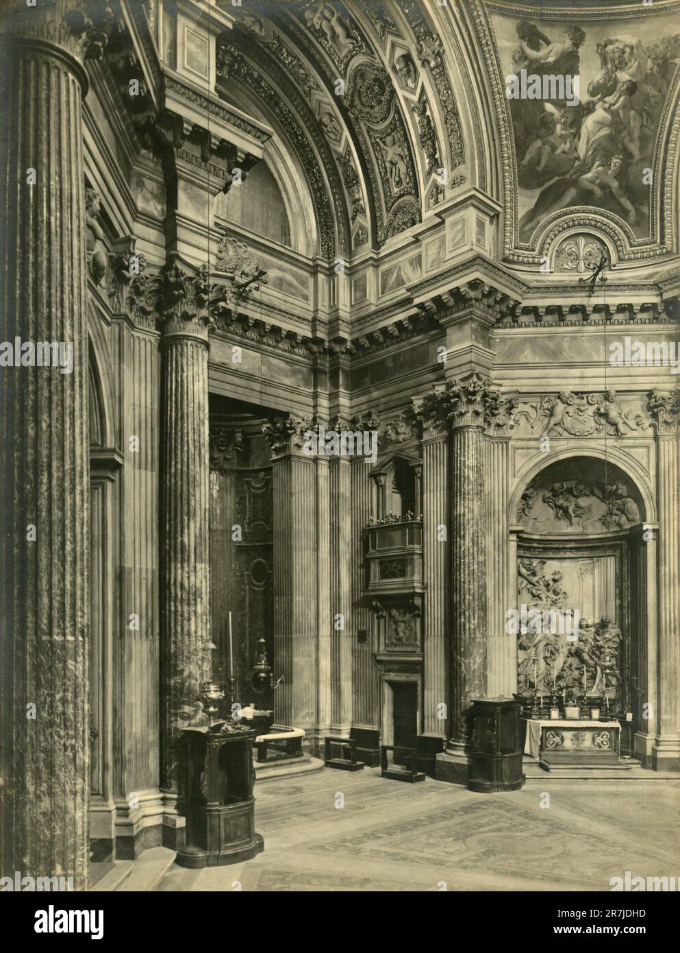 Innenansicht des Kreuzes der Kirche, vom italienischen Architekten Girolamo Rainaldi, S. Agnese Kirche auf der Piazza Navona, Rom, Italien 1900er Stockfoto