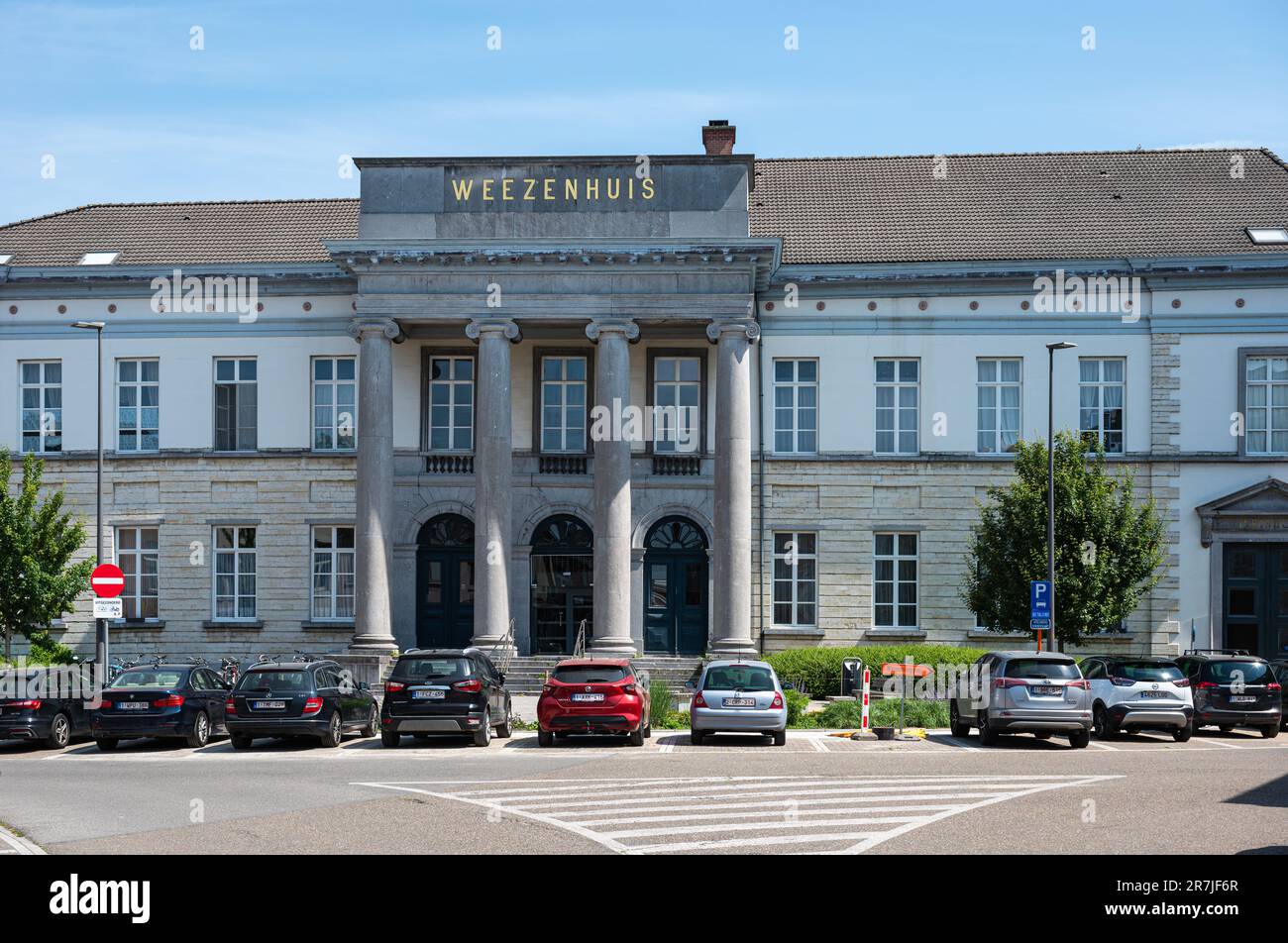 Tienen, Flämisches Brabant, Belgien - 29. Mai 2023 - Rathaus und alter Marktplatz der Gemeinde Stockfoto