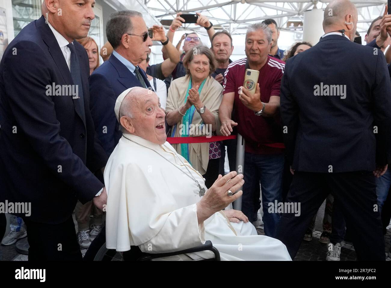 Pope Francis leaves the Agostino Gemelli University Polyclinic in Rome(01)