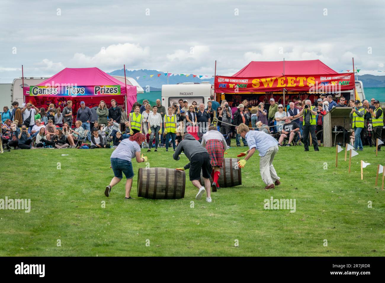 Barrel-Rennen bei den Arisaig Highland Games am 27. Juli 2022 in Schottland, Großbritannien Stockfoto