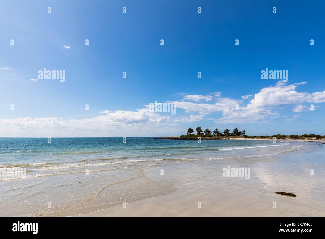 Australien, Victoria, Port Fairy, Sandy Beach im Port Fairy Küstenschutzgebiet Stockfoto