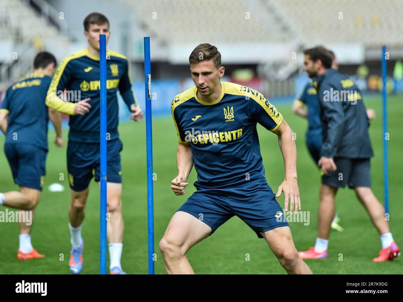 SKOPJE, NORDMAZEDONIEN - 15. JUNI 2023 - Defender Illia Zabarnyi aus der Ukraine wird während eines Trainings im Vorfeld eines Spiels gegen North Mace gezeigt Stockfoto
