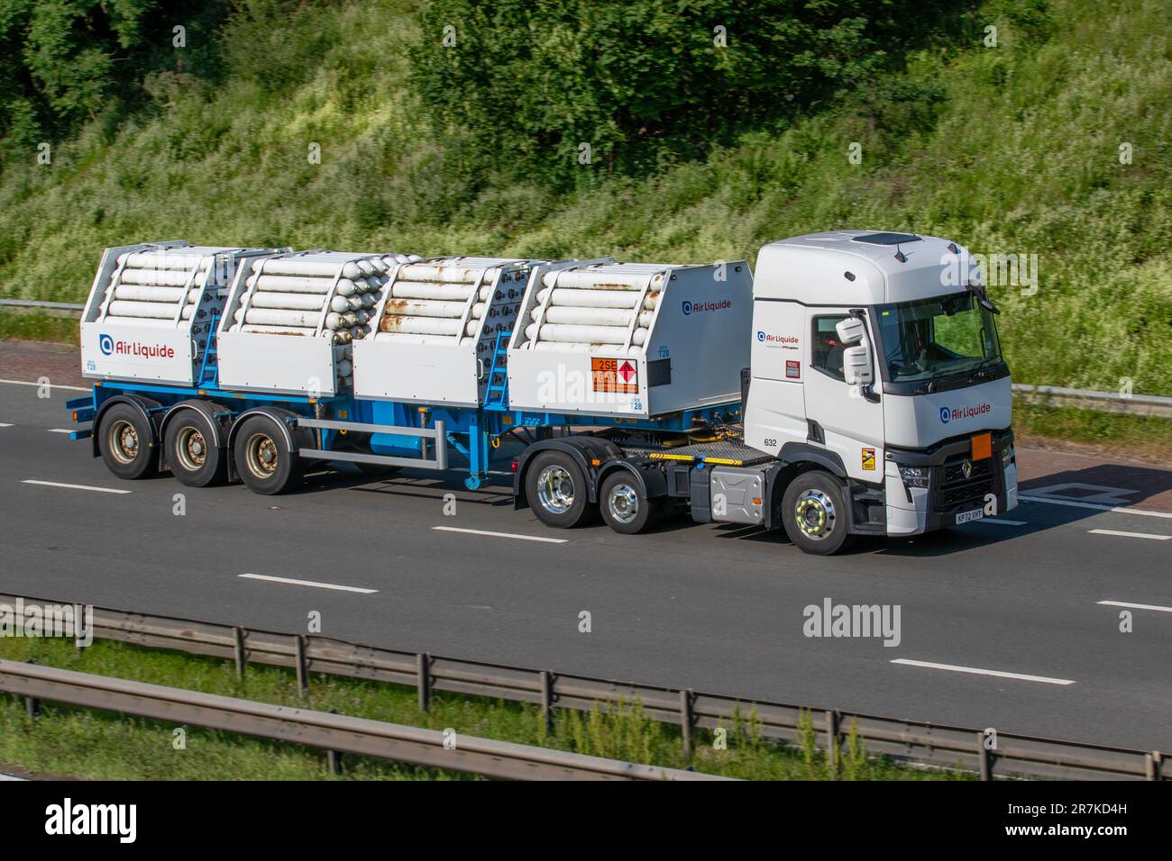 2022 Renault Diesel 12777 cm3 XPO Logistics AIR LIQUIDE erhielt einen Exklusivvertriebsvertrag von Element 2, einem schnell wachsenden Einzelhändler für Wasserstoffkraftstoffe für gewerbliche Kraftfahrzeugflotten und Verbraucher im Vereinigten Königreich. Element 2 stellt Wasserstoff-Tankstellen im gesamten Vereinigten Königreich und in Irland bereit, mit dem Ziel, den Markt bis 2027 vollständig abzudecken. Stockfoto