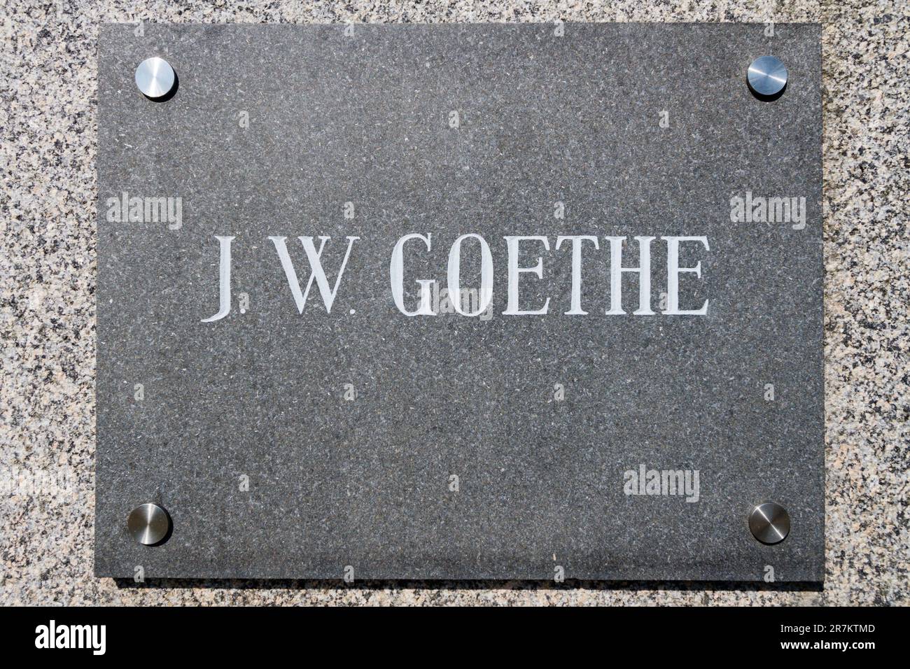 Johann Wolfgang Goethe auf einer Steintafel Stockfoto