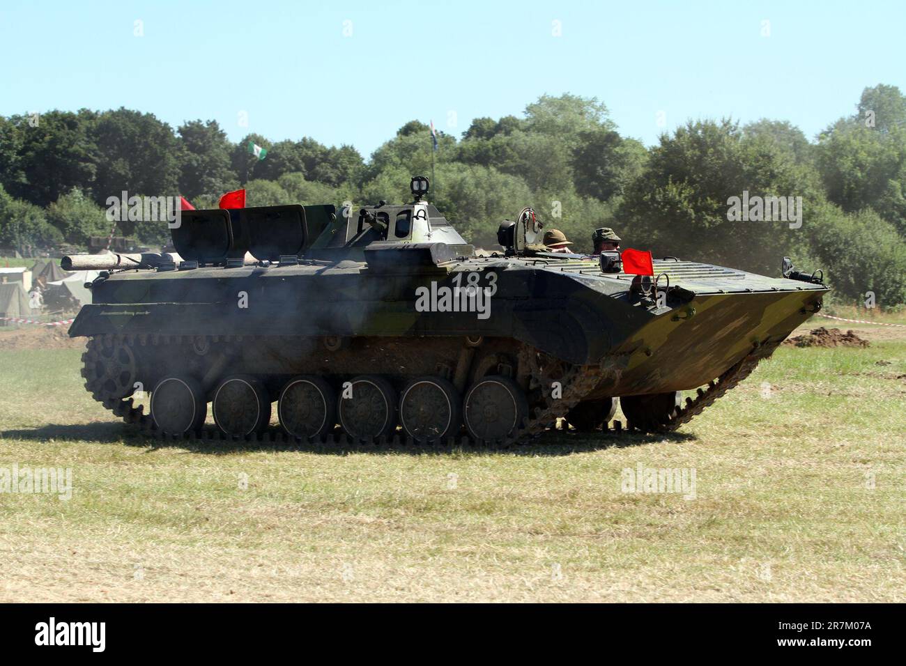 Nachbildungen der Krieg- und Friedenserneuerung in Folkestone Kent. Auf der fünftägigen Veranstaltung finden die größten Militärfahrzeuge der Welt statt. 19.07.2016 Stockfoto