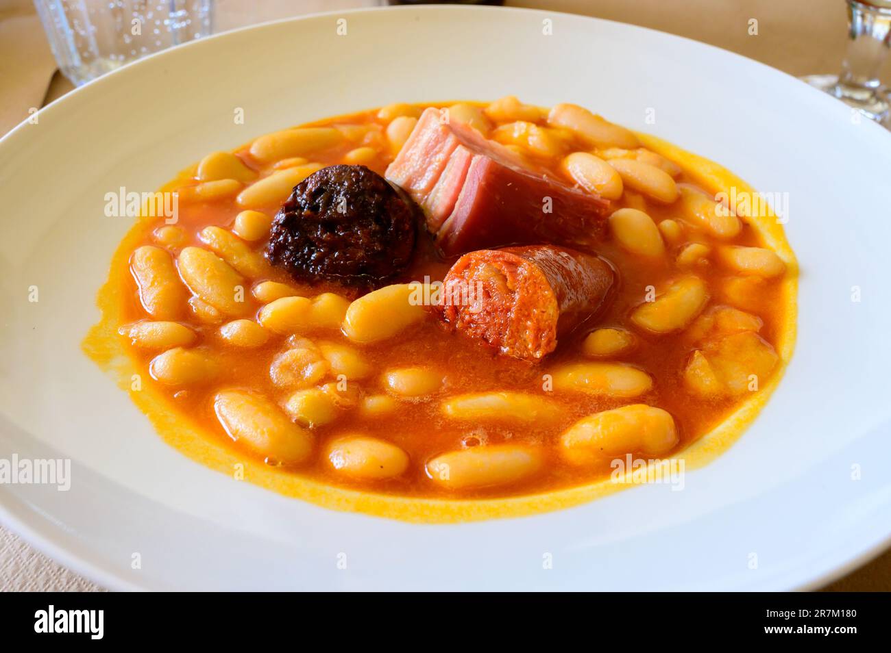 Fabada asturiana, Eintopf aus asturischen Bohnen, Spanien, warmes und ...