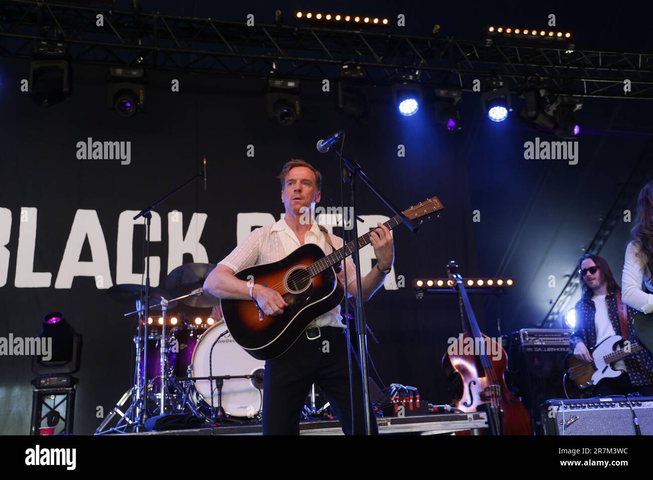 Black Deer Festival, Kent, Großbritannien - 16. Juni 2023. Damian Lewis spielt einen Song aus seinem Album Mission Creep, das heute veröffentlicht wurde. Kredit: Jill O'Donnell/Alamy Live News Stockfoto