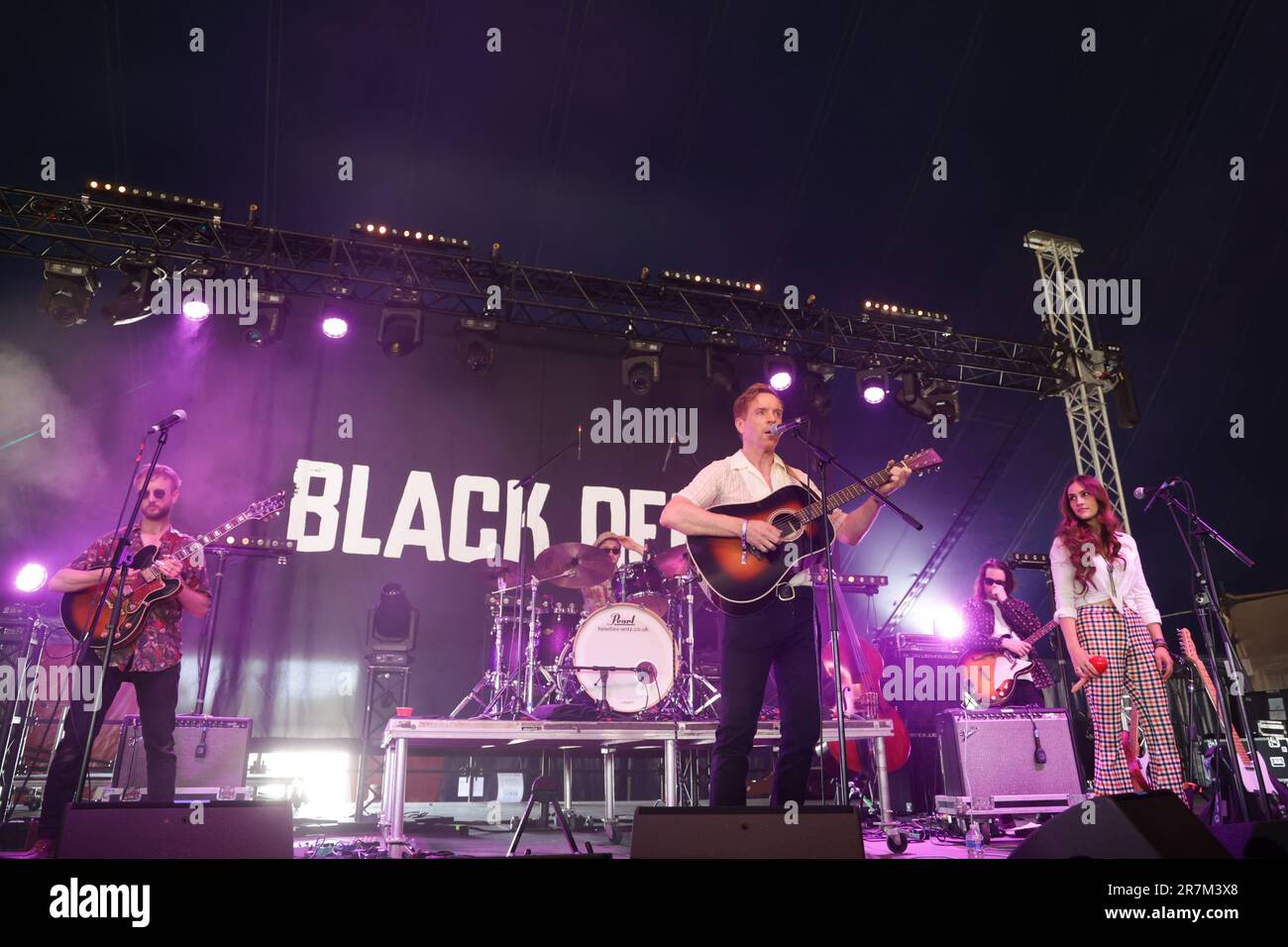 Black Deer Festival, Kent, Großbritannien - 16. Juni 2023. Damian Lewis spielt einen Song aus seinem Album Mission Creep, das heute veröffentlicht wurde. Kredit: Jill O'Donnell/Alamy Live News Stockfoto