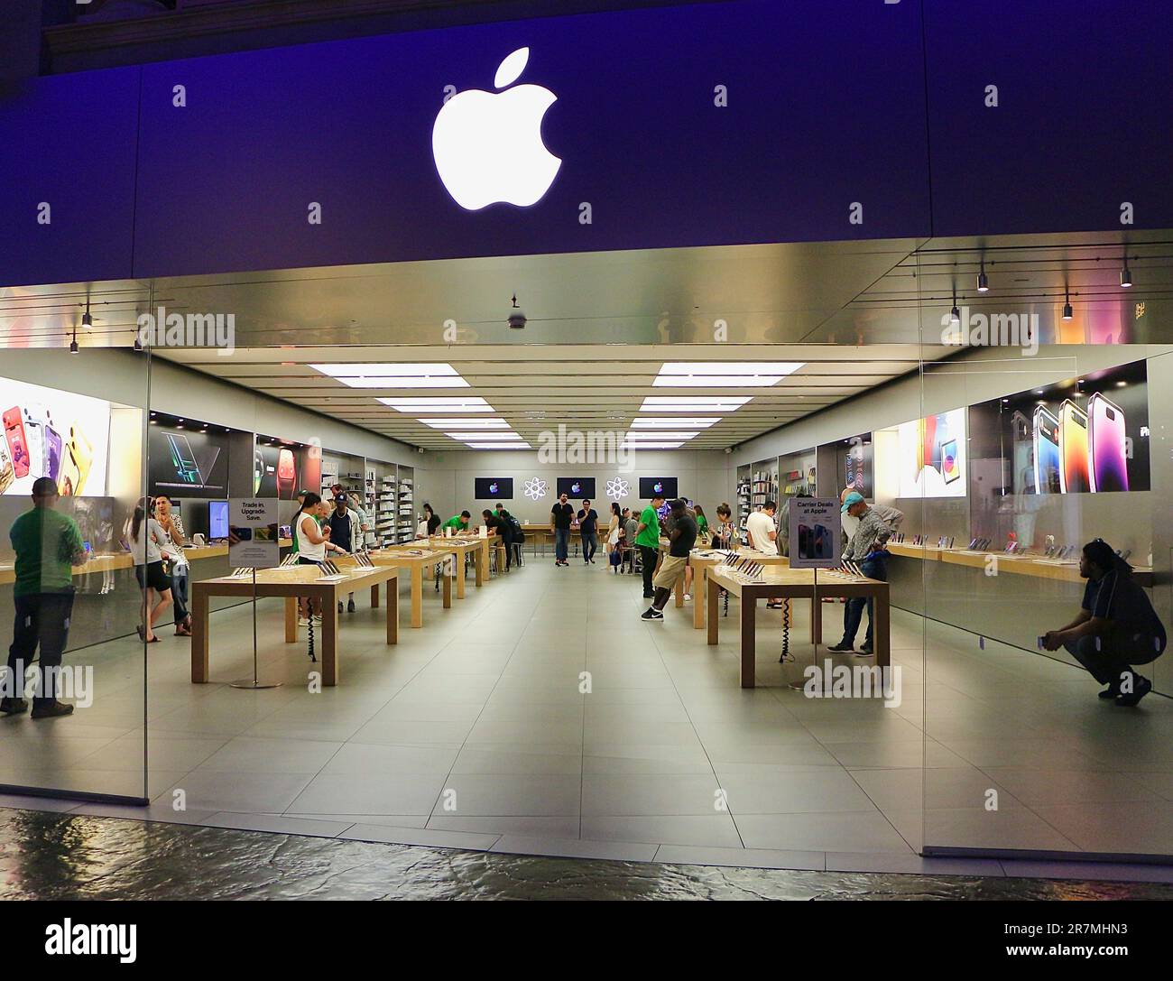 Eintritt zu einem Apple Shop im Einkaufszentrum Caesars Palace Las Vegas Nevada USA Stockfoto