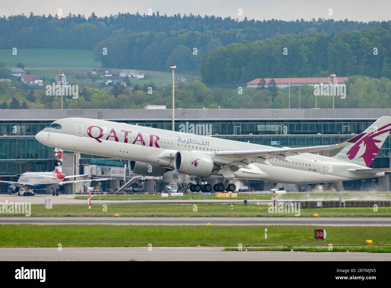 Zürich, Schweiz, 2. Mai 2023 A7AME Qatar Airways Airbus A350941