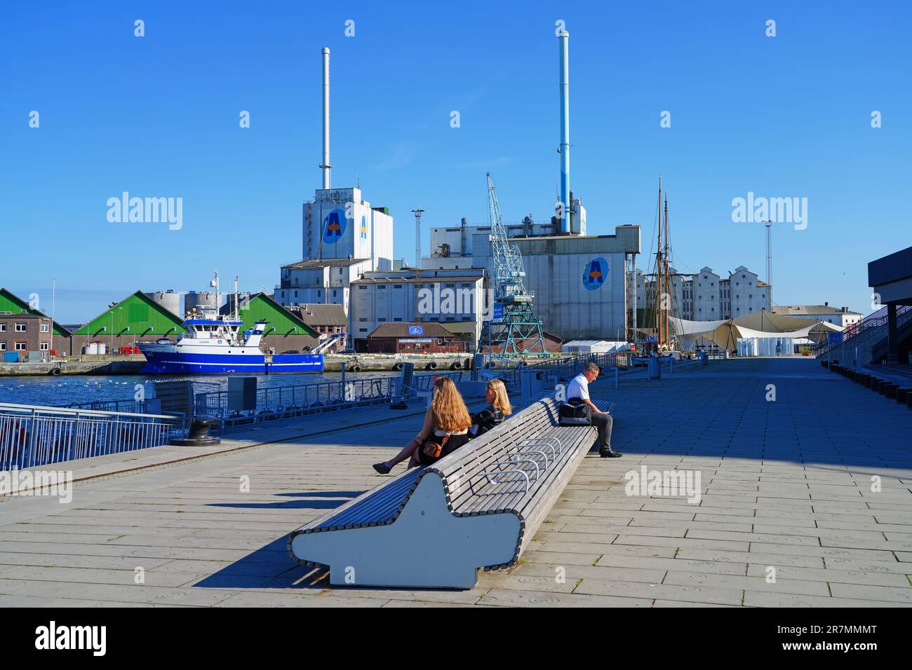 AARHUS, DÄNEMARK -25. AUGUST 2022 - Blick auf den Hafen von Aarhus, der zweitgrößten Stadt Dänemarks auf der Jütland-Halbinsel. Stockfoto