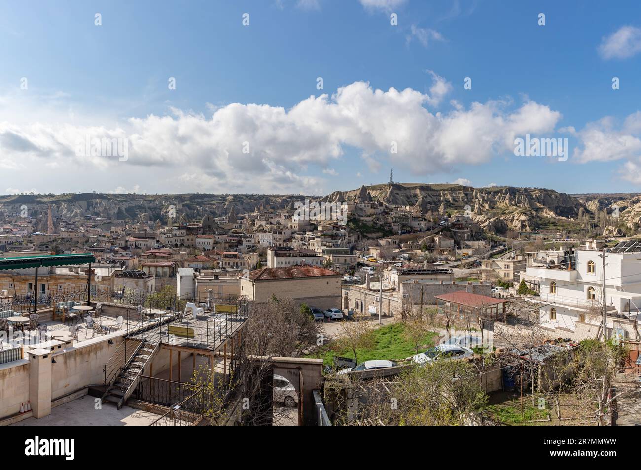 Ein Bild der Stadt Goreme und der Landschaft des historischen Nationalparks Goreme in Kappadokien. Stockfoto