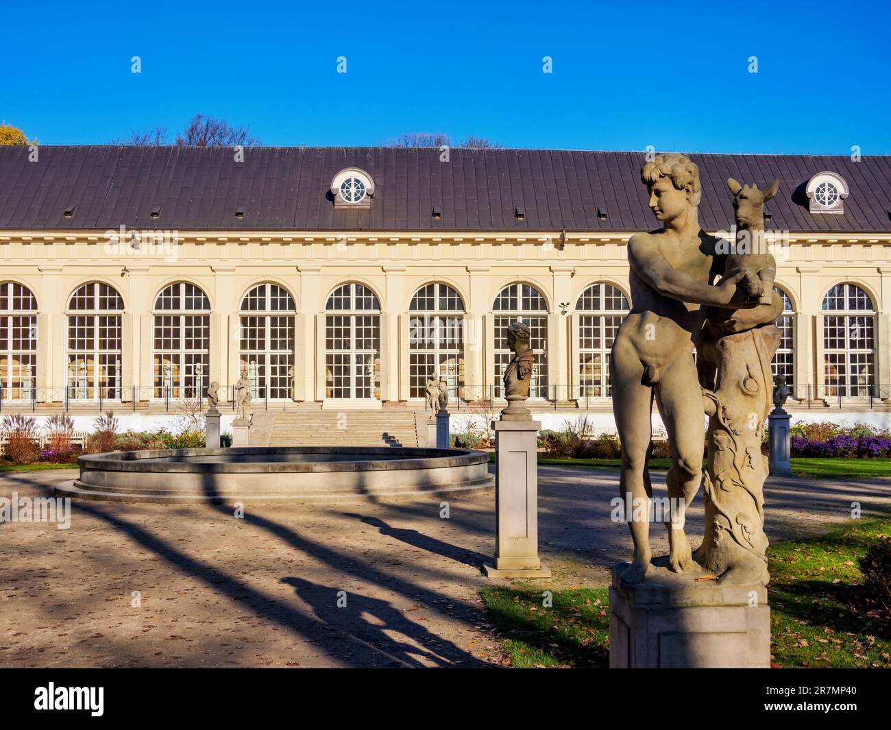 Skulpturen vor der Alten Orangerie, Lazienki Park oder Royal Baths Park, Warschau, Masowisches Woiwodschaft, Polen Stockfoto