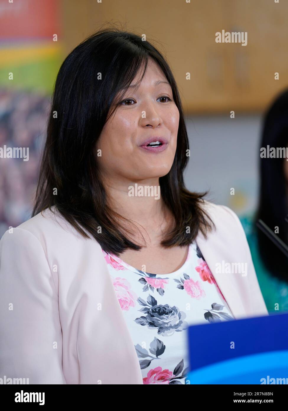 16. Juni 2023, BC Minister für Bildung und Kinderbetreuung, Rachna Singh und Bowinn Ma, MLA für North Vancouver-Lonsdale an der Ridgeway Elementary School in North Vancouver, BC. Bowinn Ma, MLA für North Vancouver-Lonsdale Foto: Wes Shaw/ShotBug Press @wesleyallenshaw Stockfoto