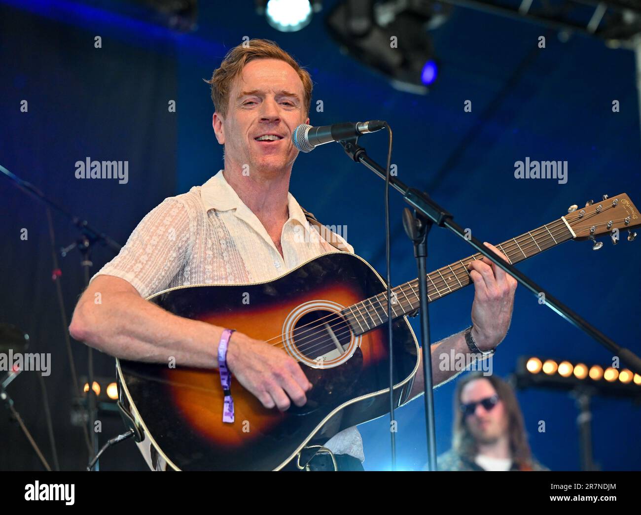 Eridge, Großbritannien. 16. Juni 2023. Eridge Park, Eridge, Kent, Großbritannien, am 16 2023. Juni. Schauspieler/Singer-Star Damian Lewis singen Songs aus seinem Debütalbum „Mission Creep“ am 16 2023. Juni auf der Ridge Tent Stage beim Black Deer Festival of Americana in Eridge Park, Eridge, Kent, Großbritannien. Kredit: Francis Knight/Alamy Live News Stockfoto