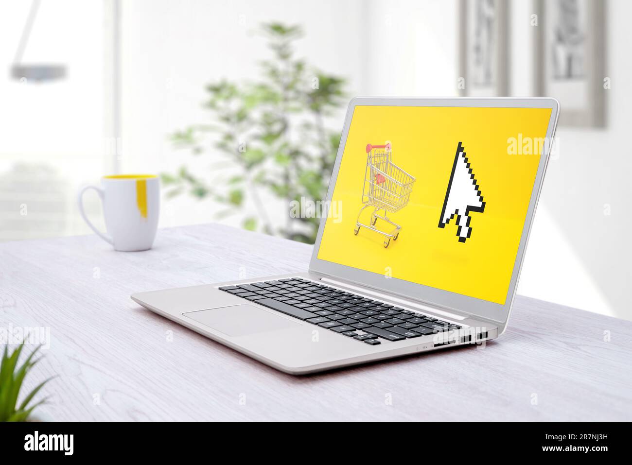 Laptop mit Einkaufskarte und Mauszeiger auf Laptop-Bildschirm. Konzept für Online-E-Commerce-Shoping Stockfoto