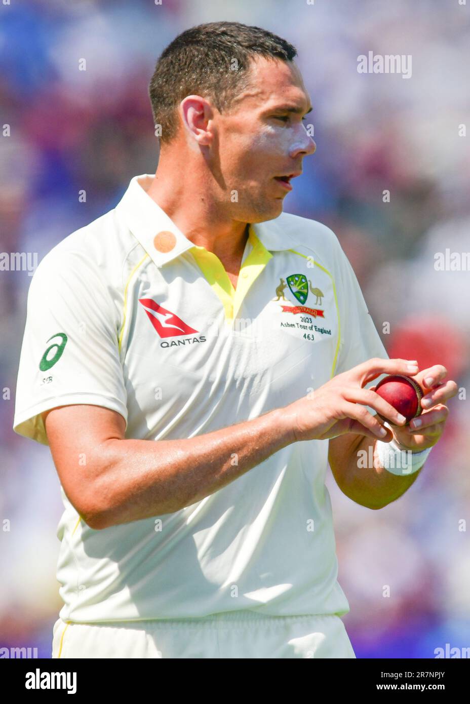 Edgbaston Cricket Stadium, Birmingham, Großbritannien. 16. Juni 2023 um 1100hrs Uhr. England Men gegen Australia Men in the Ashes Cricket Test Match Day 1. Josh Hazelwood (Australien) Bowling. Bild: Mark Dunn/Alamy, Stockfoto