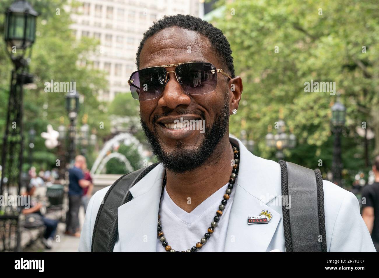 New York, New York, USA. 16. Juni 2023. Die Stadtanwältin Jumaane Williams nimmt an einer Kundgebung Teil, um die Versammlung zu drängen, die gesamte Gesetzgebung im City Hall Park zu übernehmen. Aktivisten, Gewerkschaftsmitglieder und gewählte Amtsträger fordern den Abschluss der Krankenversicherung für alle, einschließlich der Einwanderer ohne Papiere, und sagen, dass die Krankenversicherung Menschenrechte sei und gleichzeitig Geld sparen würde, indem man alle zu Ärzten gehen lasse, anstatt Notaufnahmen zu füllen. (Kreditbild: © Lev Radin/Pacific Press via ZUMA Press Wire) NUR ZUR REDAKTIONELLEN VERWENDUNG! Nicht für den kommerziellen GEBRAUCH! Stockfoto