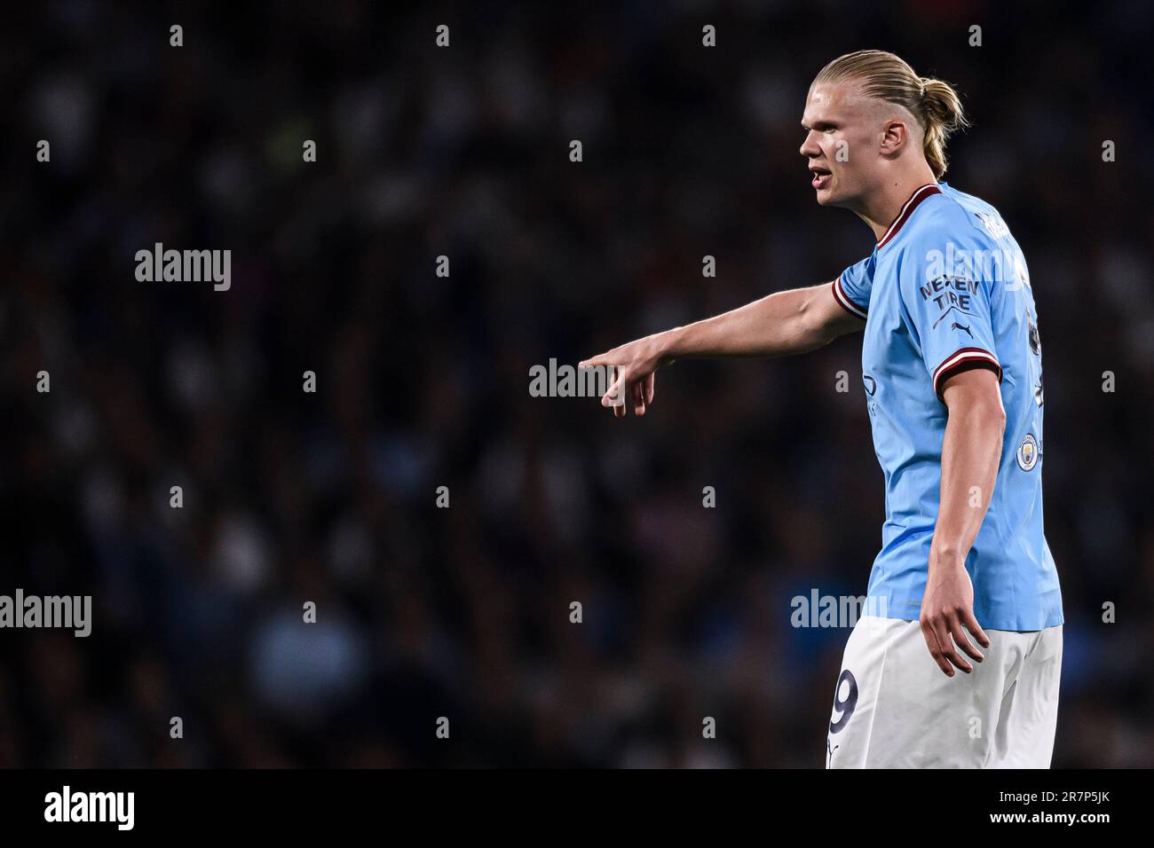 Istanbul, Türkei. 10. Juni 2023 Erling Haaland vom Manchester City FC zeigt während des letzten Fußballspiels der UEFA Champions League zwischen dem Manchester City FC und dem FC Internazionale Gesten. Kredit: Nicolò Campo/Alamy Live News Stockfoto