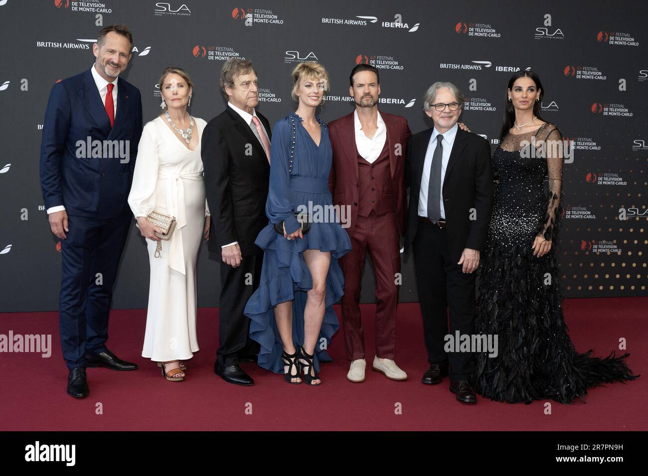 Checy, Frankreich. 17. Juni 2023. Die Geschworenen Marcus Ammon, Camilla Rydbacken, John Goodman, Sara Mortensen, Shane West, Frank Spotnitz und Francesca Chillemi nehmen am 16. Juni 2023 beim Monte Carlo TV Festival 62. in Monte-Carlo, Monaco, am roten Teppich Teil. Foto: David Niviere/ABACAPRESS.COM Kredit: Abaca Press/Alamy Live News Stockfoto